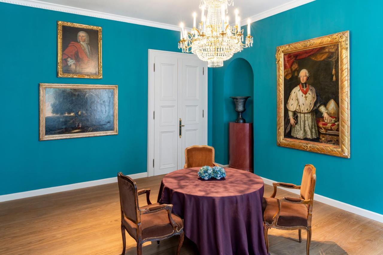 Hotel Bayerischer Hof Monaco di Baviera Esterno foto A room in the museum