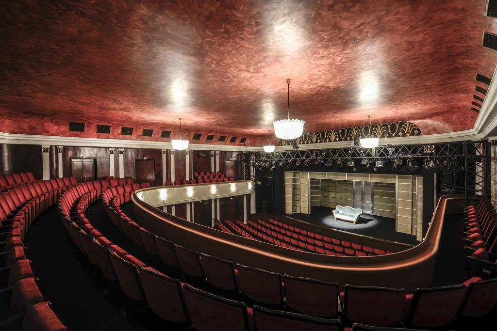 Hotel Bayerischer Hof Monaco di Baviera Esterno foto The interior of the restored theatre