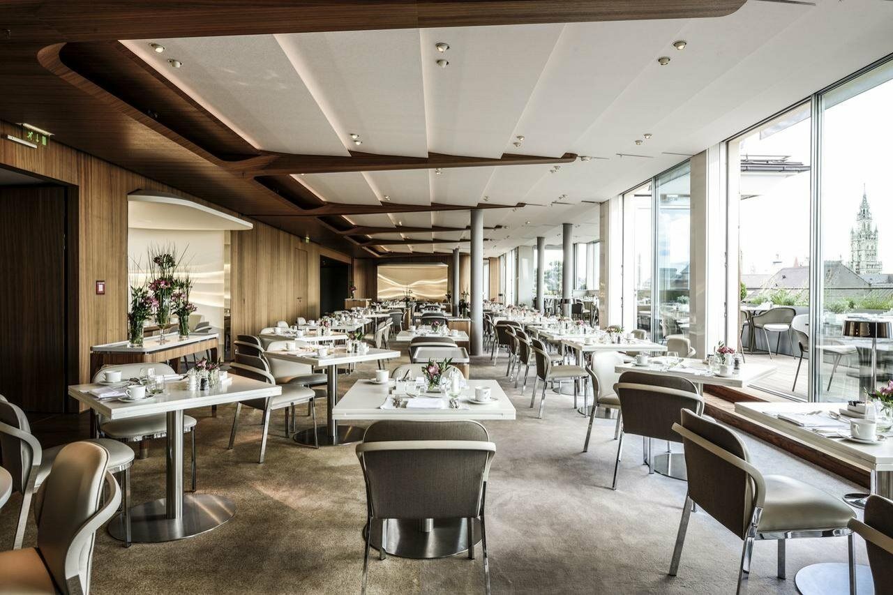 Hotel Bayerischer Hof Monaco di Baviera Esterno foto The restaurant