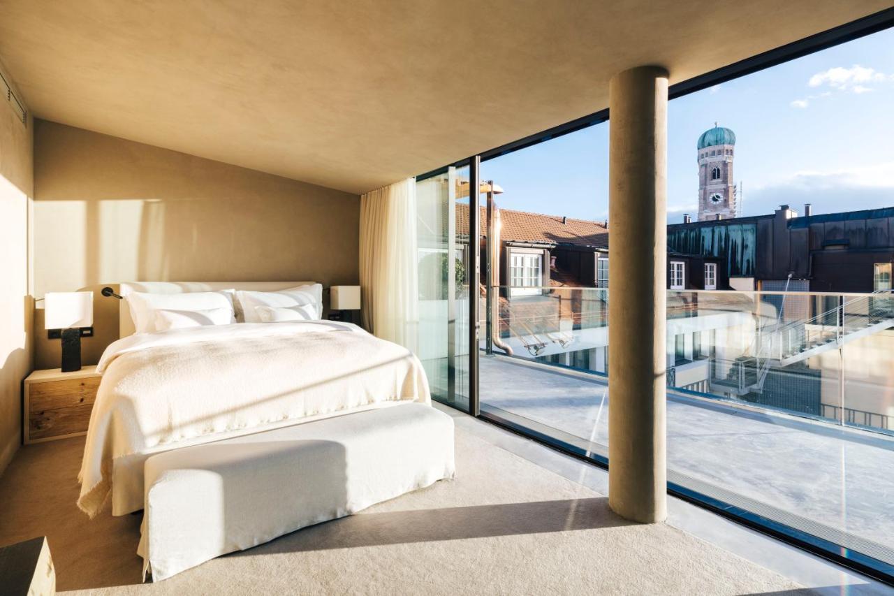 Hotel Bayerischer Hof Monaco di Baviera Esterno foto A room at the Mandarin Oriental Munich