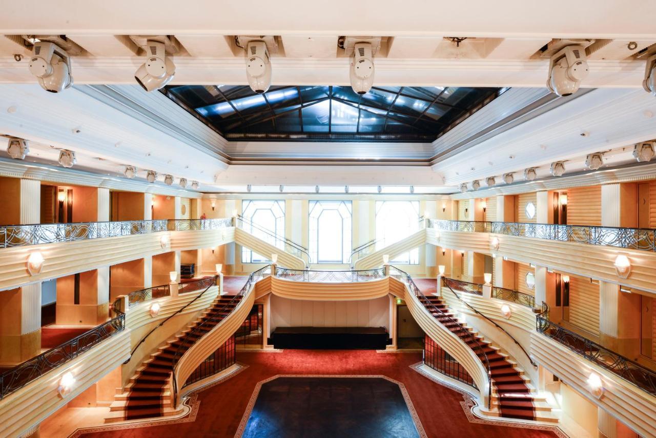 Hotel Bayerischer Hof Monaco di Baviera Esterno foto The interior of the hotel